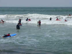 Surfcamp3paddlingout